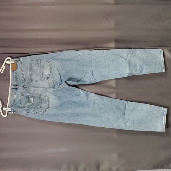 Women's American Eagle Distressed Curvy Mom Jeans - Picture 3 of 6